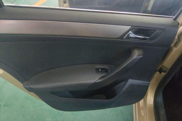 Used Volkswagen Santana 2013 1.6L Automatic Comfort Edition
