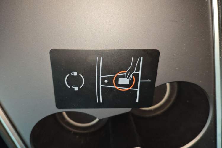 Used Tesla Model Y 2024 Long-Range All-Wheel-Drive Version
