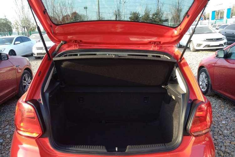 Used Volkswagen Polo 2016 1.4L Manual Fashion Model