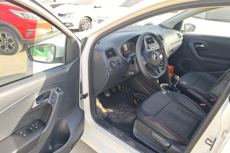 Used Volkswagen Polo 2014 1.4L Manual Fashion Edition
