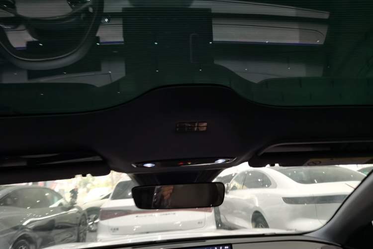 Used  Galaxy 8 2025 130km EM-i Deluxe Edition