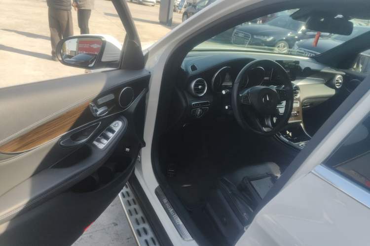 Used Mercedes-Benz GLC 2017 GLC 260 4MATIC Luxury Model

