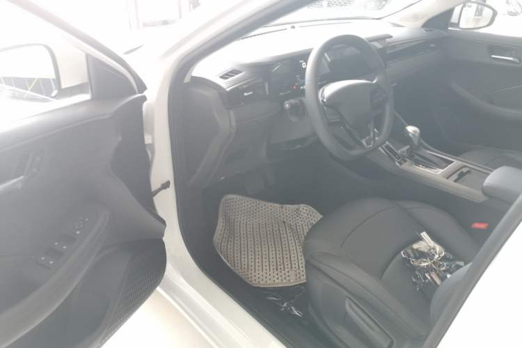 Used Roewe i5 2023 1.5L CVT Luxury Edition
