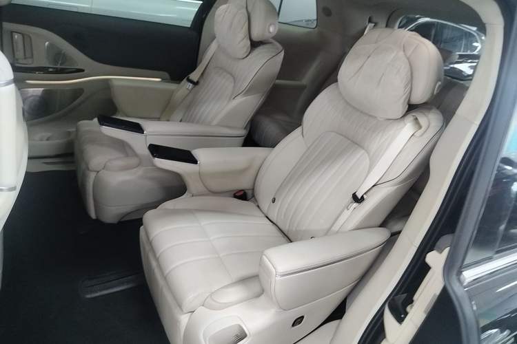 Used VOYAH Dream 2025 EV Four-Wheel Drive Flagship Kunpeng Edition