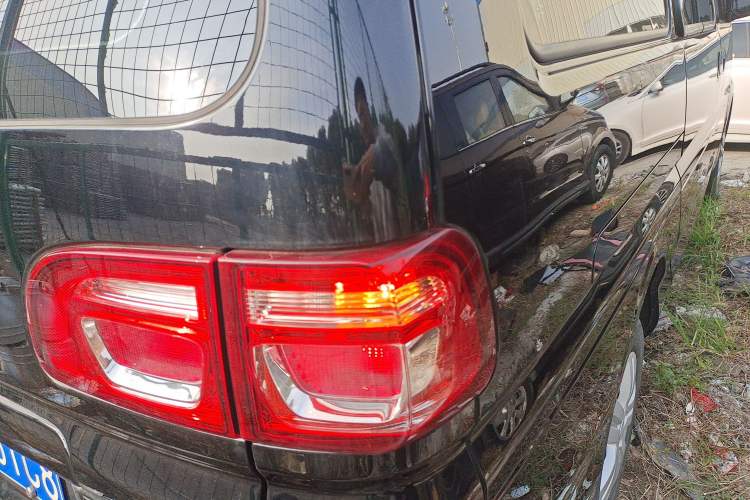 Used FORTHING Lingzhi 2022 M5L 1.6L Utility Model 7 Seats
