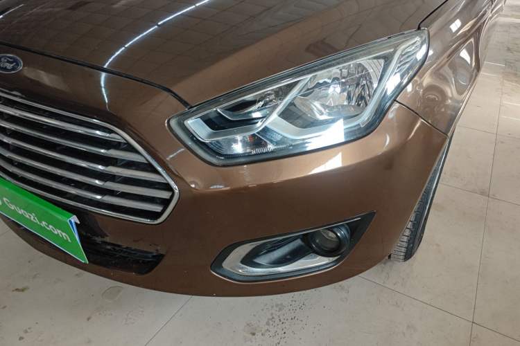 Used Ford Escort 2015 1.5L Automatic Fashion Model
