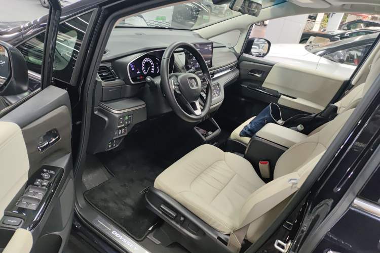 Used Honda Odyssey 2022 2.0L eHEV Prestige Four-Seater Edition
