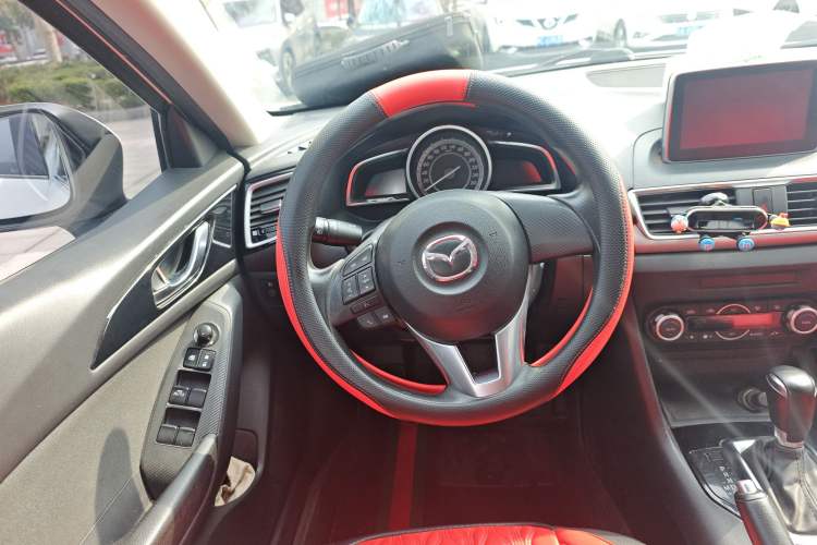 Used Mazda Mazda 3 Axela 2014 Sedan 1.5L Automatic Luxury Model
