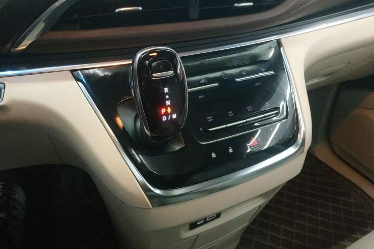 Used Buick GL8 2021 Land Cruiser Executive Class 652T Luxury Model