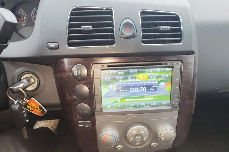 Used Roewe W5 2014 1.8T 2WD Automatic Tharu Special Edition
