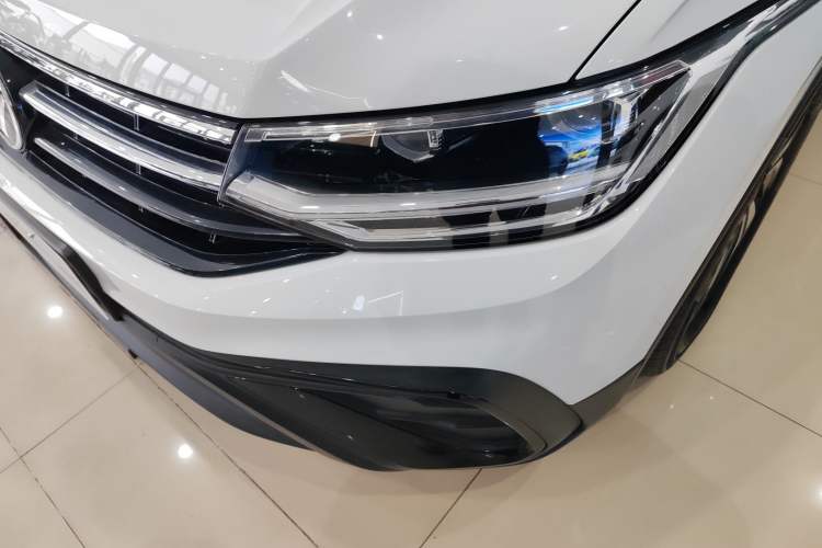 Used Volkswagen Tiguan L 2024 Outstanding Model 300TSI Automatic Two-Wheel Drive Longteng Edition
