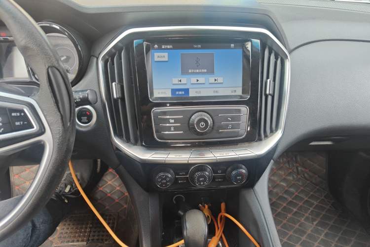 Used JMC Yusheng S350 2016 2.0T Automatic 4x4 Gasoline Luxury Version with Sunroof 7 Seats