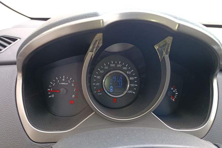 Used Huatai Santa Fe 2016 1.5T Gasoline Manual Two-Wheel Drive Smart Enjoyment i3 Model