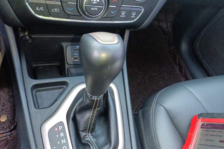 Used  Cherokee 2016 2.4L Leading Smart Version