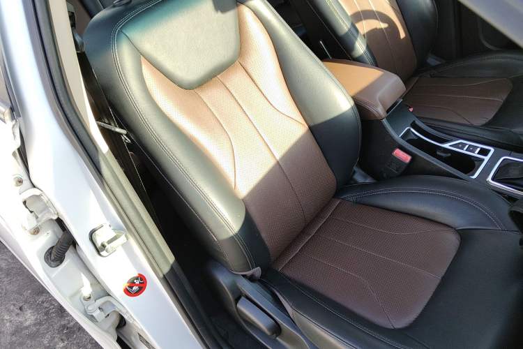 Used Geely Auto Emgrand 2017 Hatchback RS Million Edition 1.5L CVT Upward Version
