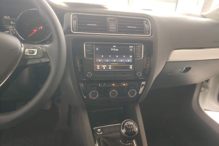 Used Volkswagen Sagitar 2018 1.6L Manual Comfort Model