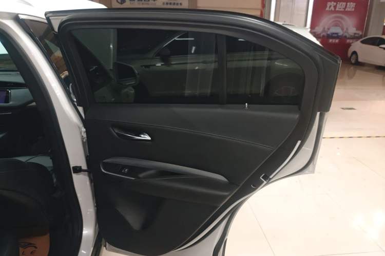 Used Cadillac XT4 2018 28T Two-Wheel-Drive Luxury Model