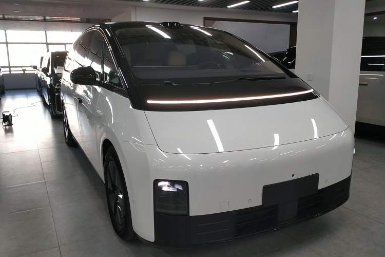 Used Li Auto MEGA 2025 Home Family Special Edition
