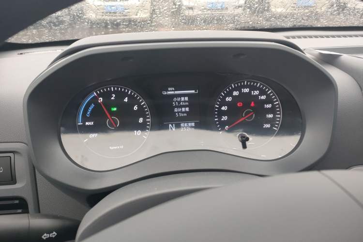 Used Wuling Yangguang 2024 300KM Comfort Version Passenger Van 75kW
