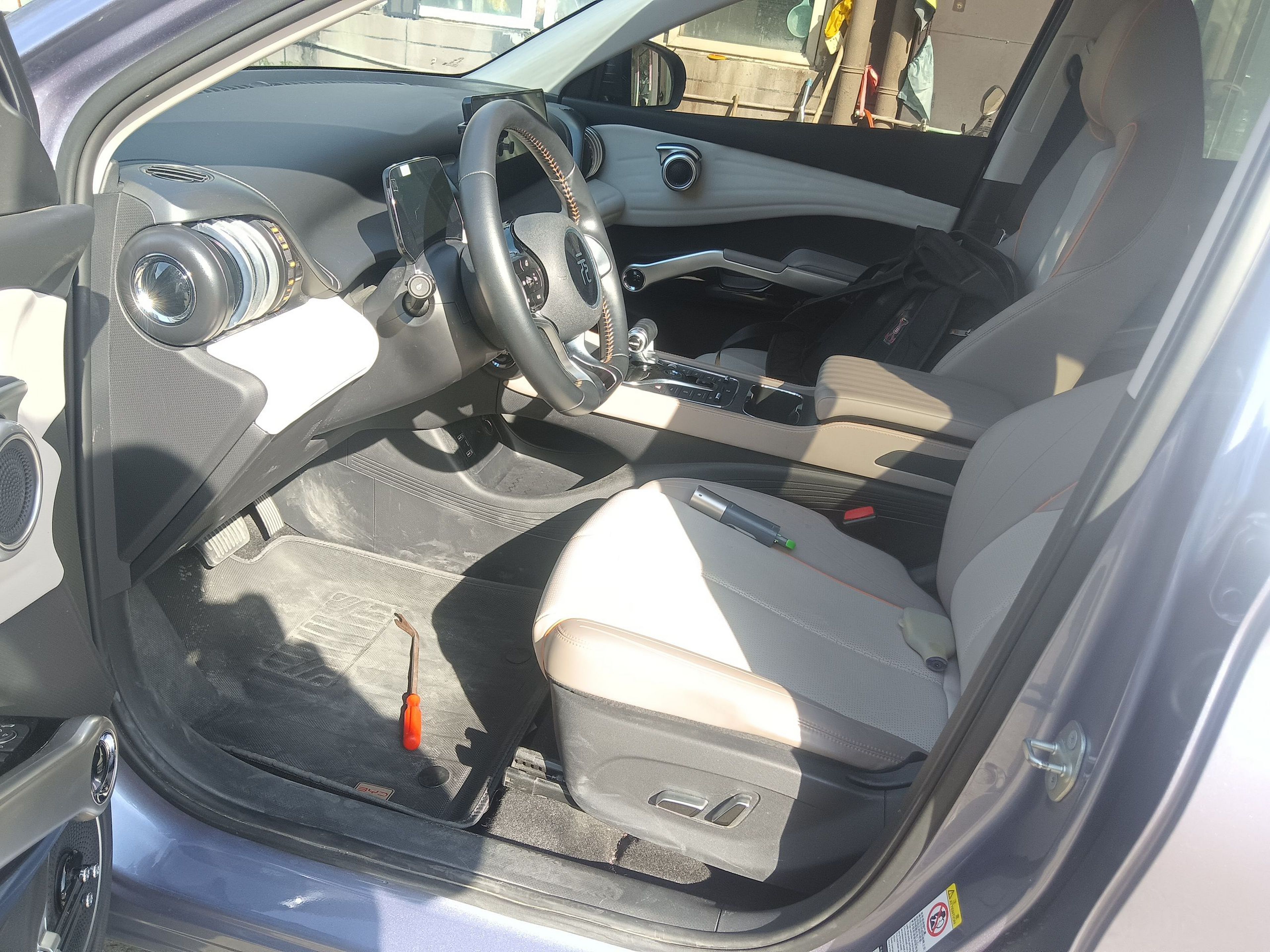 Переднее сиденье в автомобиле