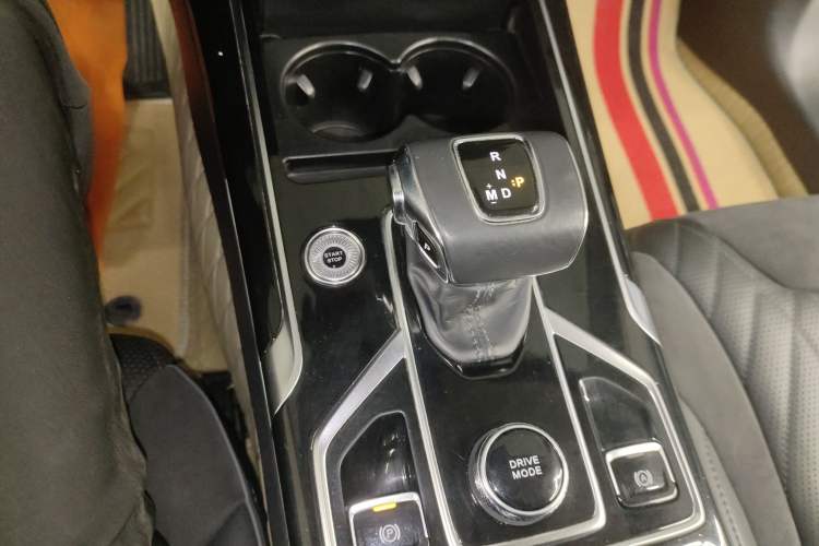 Used Hongqi HS5 2022 Facelifted Version 2.0T Smart Connect Flagship All-Wheel-Drive Edition