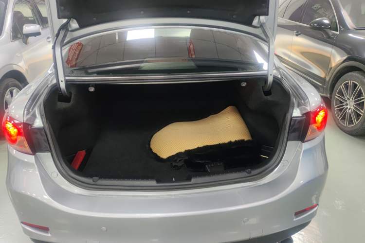 Used Mazda Atenza 2015 2.5L Blue Sky Sport Edition
