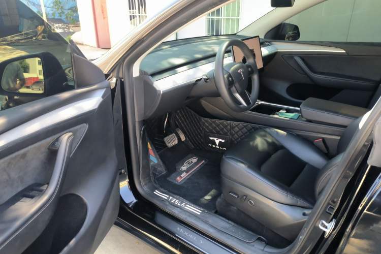 Used Tesla Model Y 2023 Rear-Wheel-Drive Version
