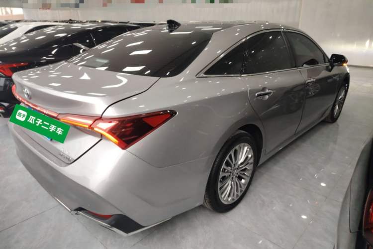 Used Toyota Avalon 2019 Dual-Engine 2.5L XLE Prestige Version China VI Standard
