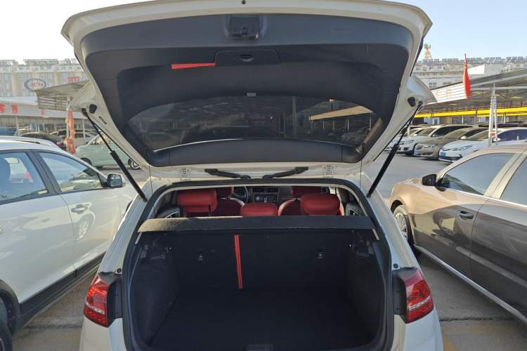 Used Volkswagen Golf 2016 1.6L Automatic Fashion Model
