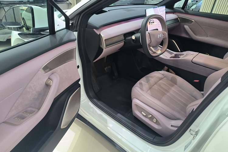 Used ONVO L60 2024 60 kWh Rear-Drive Version