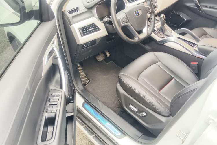 Used Geely Auto Emgrand X7 Sport 2018 1.8TD Automatic Two-Wheel Drive Smart Connect 4G Internet Edition
