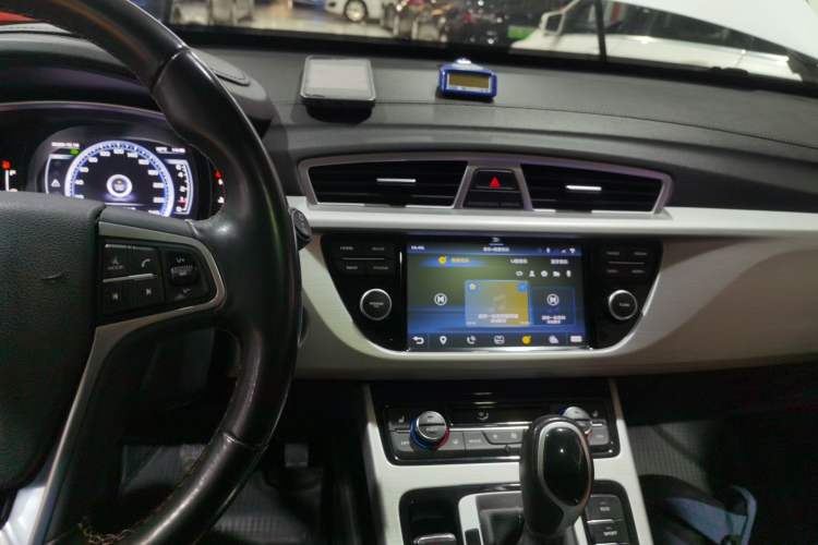 Used Geely Auto Emgrand X7 Sport 2016 1.8TD Automatic ZhiZun Version
