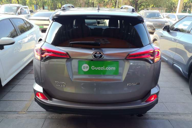 Used Toyota RAV4 2018 2.0L CVT Two-Wheel Drive Fashion X Edition
