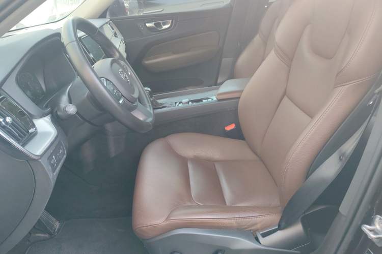 Used Volvo XC60 2019 T5 4x4 Zhiyuan Edition China VI Standard
