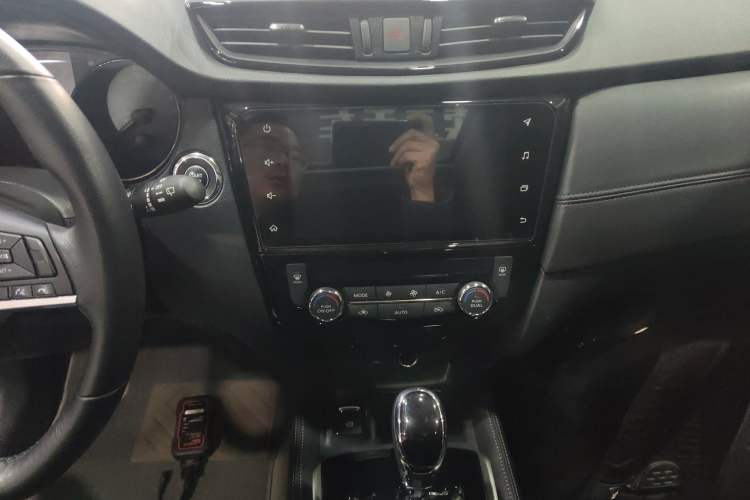 Used Nissan X-Trail 2023 Classic 2.0L Two-Wheel Drive Smart Connect Premium Edition
