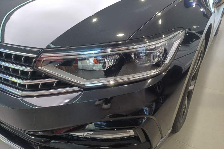 Used Volkswagen Magotan 2023 2 Million Units Limited Edition 330TSI DSG Leading Version