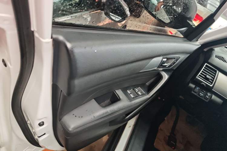 Used Haval H2 2018 1.5T Dual-Clutch Two-Wheel Drive Fashion Model China VI Standard
