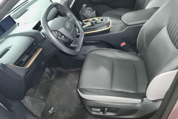 Used Toyota bZ3 2023 616 km Long-Range Premium
