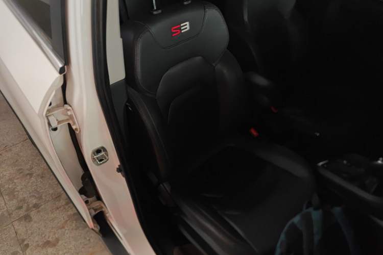 Used  Refine S3 2018 Custom Edition 1.6L CVT Luxury Smart Model
