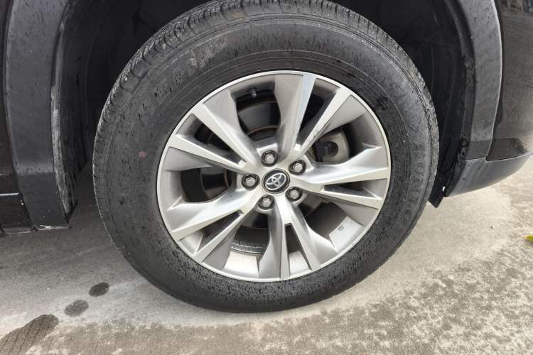 Used Toyota Highlander 2018 2.0T Two-Wheel Drive Elite Version 5 Seats China VI Standard