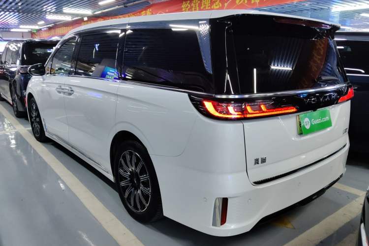 Used VOYAH Dream 2025 EV Four-Wheel Drive Flagship Kunpeng Edition