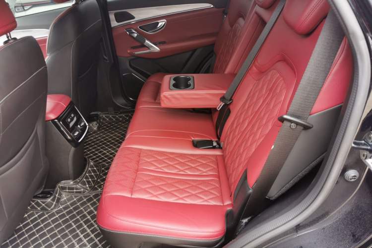 Used JETOUR X70 PLUS 2023 1.6T DCT Stronger 7-Seater
