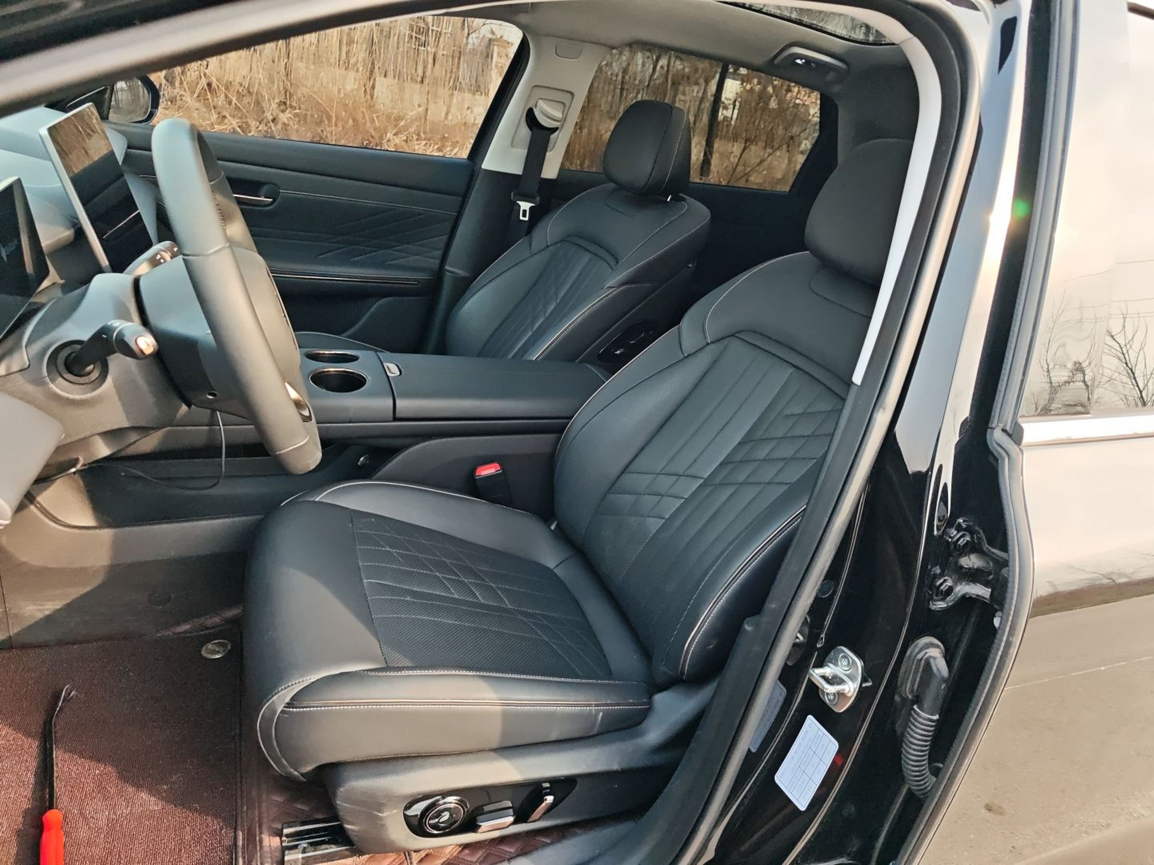 Переднее сиденье в автомобиле