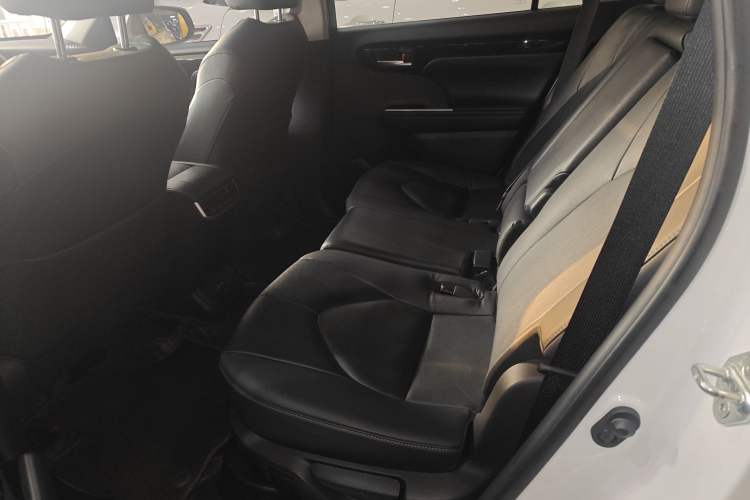 Used Toyota Highlander 2022 Dual-Engine 2.5L Four-Wheel Drive Prestige Version 7 Seats