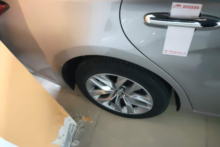 Used Toyota Avalon 2019 Dual-Engine 2.5L Luxury Edition China VI Standard