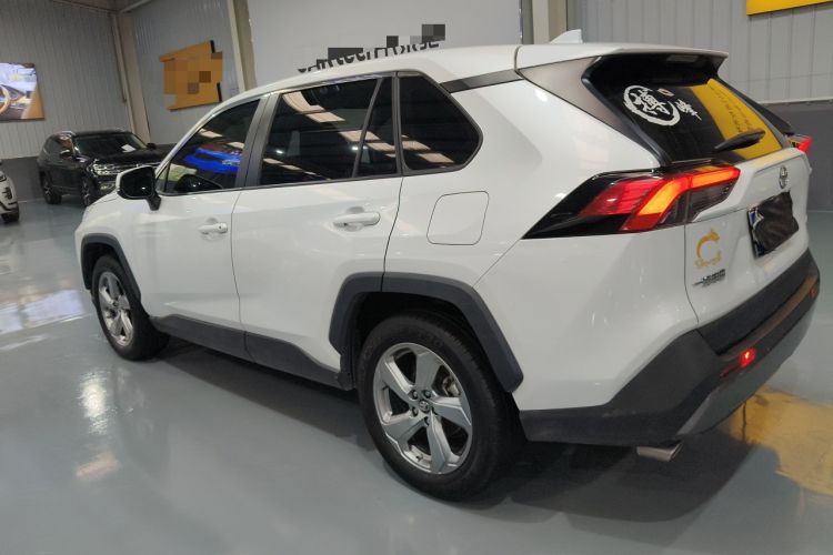 Used Toyota RAV4 2021 2.0L CVT Two-Wheel Drive Fashion PLUS Edition
