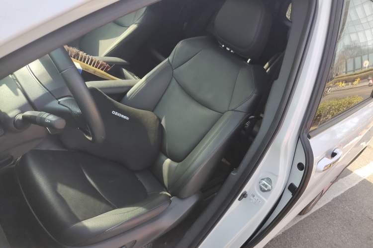 Used Toyota Sienna 2023 2.5L Hybrid Deluxe Edition