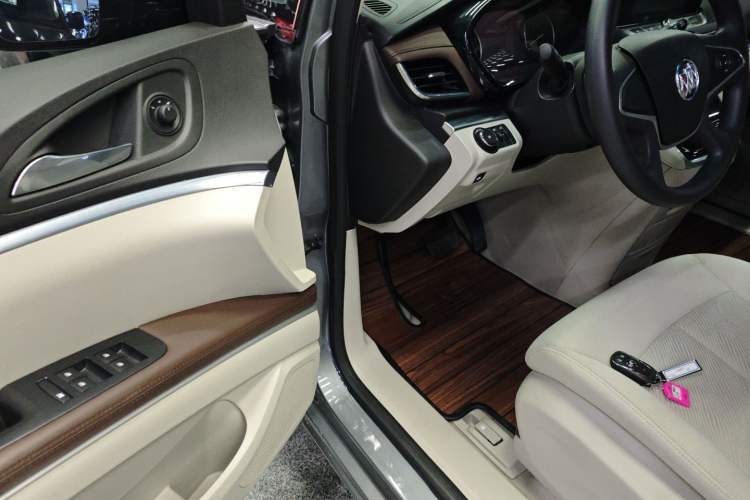 Used Buick GL8 2021 Land Cruiser Executive Class 652T Comfort Model
