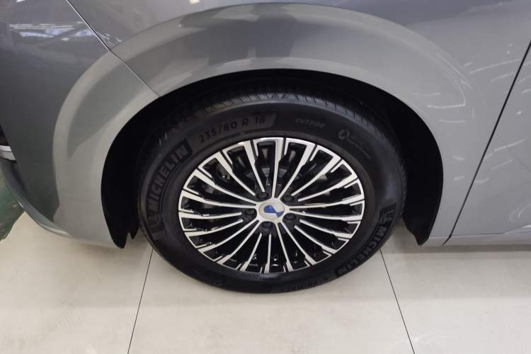 Used Denza D9 2022 DM-i 1040 Prestige Model