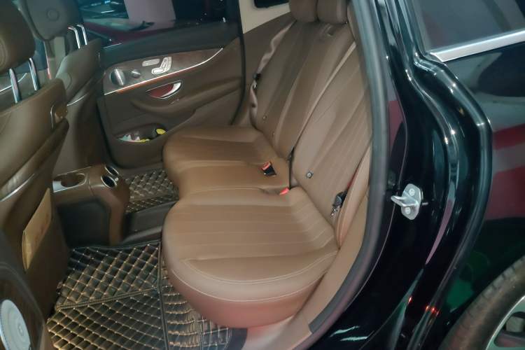 Used Mercedes-Benz E-Class 2018 Facelift E 300 L Luxury Edition
